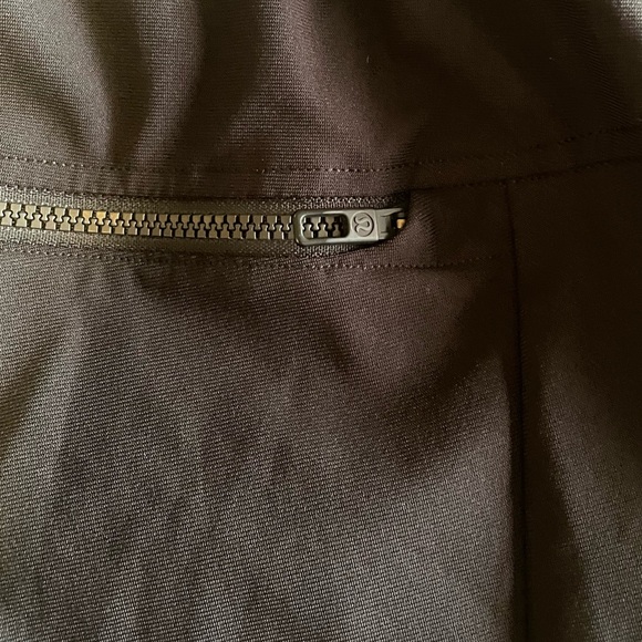 Lululemon ABC Jogger *Shorter 28" in Black - Picture 6 of 9